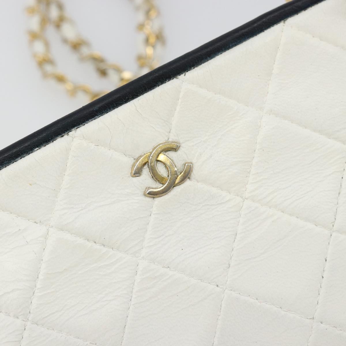 CHANEL Matelasse Chain Shoulder Bag Leather White Gold CC Auth 179186