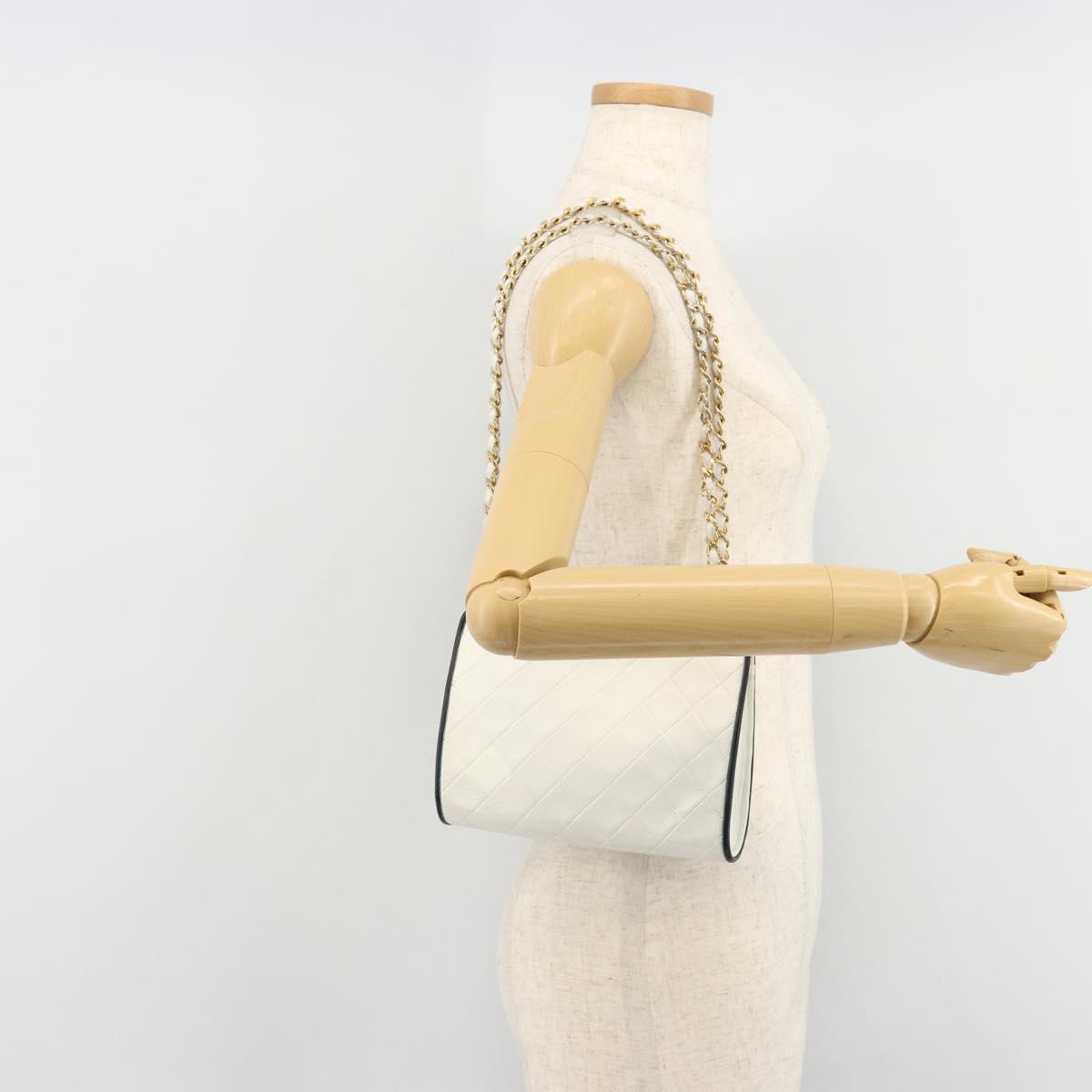 CHANEL Matelasse Chain Shoulder Bag Leather White Gold CC Auth 179186