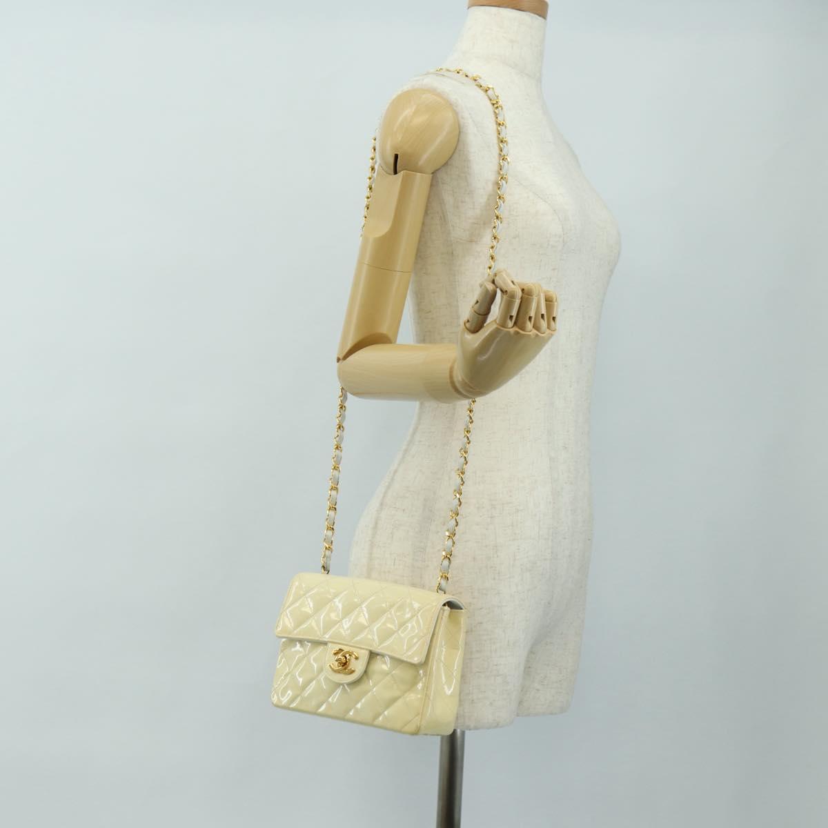CHANEL Mini Matelasse 17 Chain Bag Patent leather Ivory Gold CC Auth 180353V