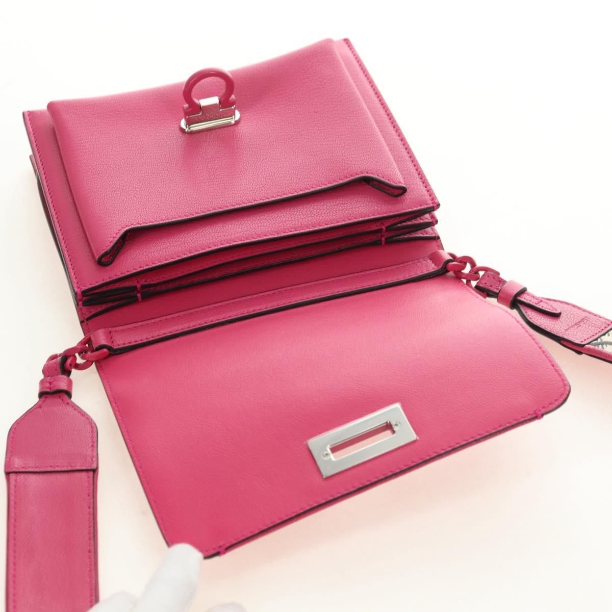 Salvatore Ferragamo Gancini Shoulder Bag Leather Pink Silver Auth 181622V