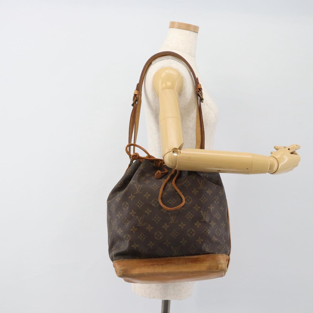 LOUIS VUITTON Monogram Noe Shoulder Bag M42224 LV Auth 182961