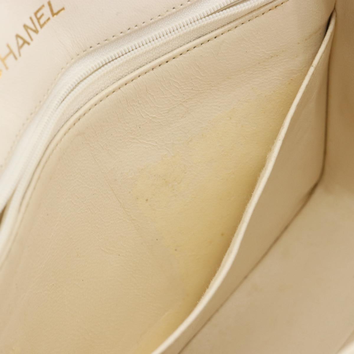 CHANEL Matelasse Chain Shoulder Bag Leather White Gold CC Auth 185193A