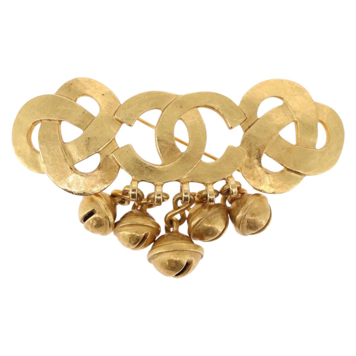 CHANEL Brooch metal Gold CC Auth 185844M