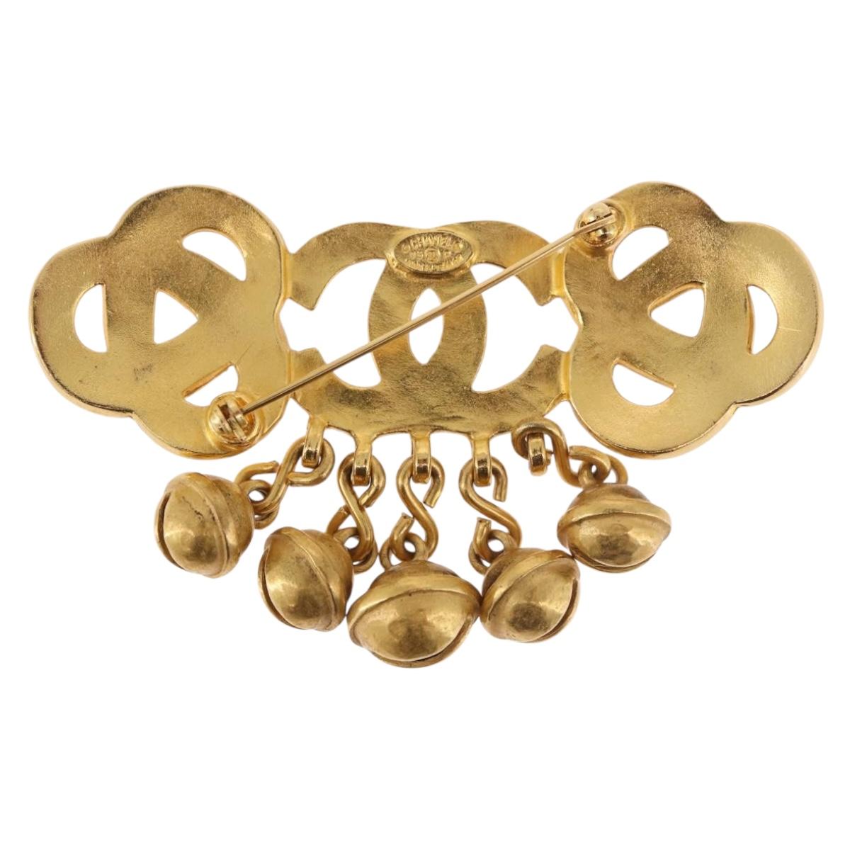 CHANEL Brooch metal Gold CC Auth 185844M