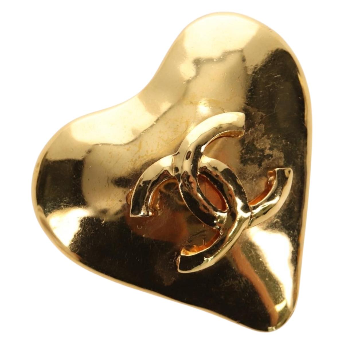 CHANEL Brooch metal Gold CC Auth 185845M