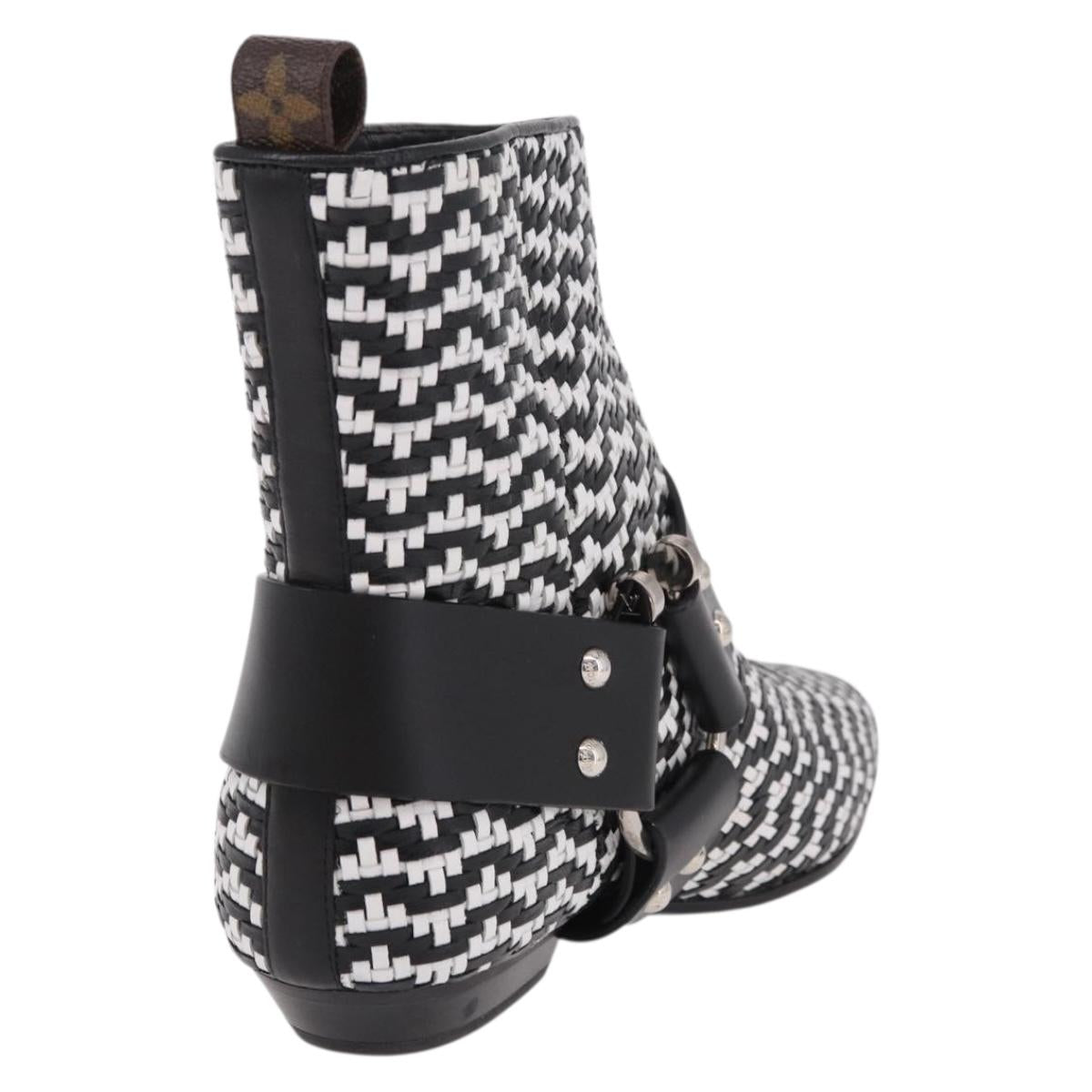 LOUIS VUITTON Baroque Line Ankle Boots Leather Black LV Auth 187687M