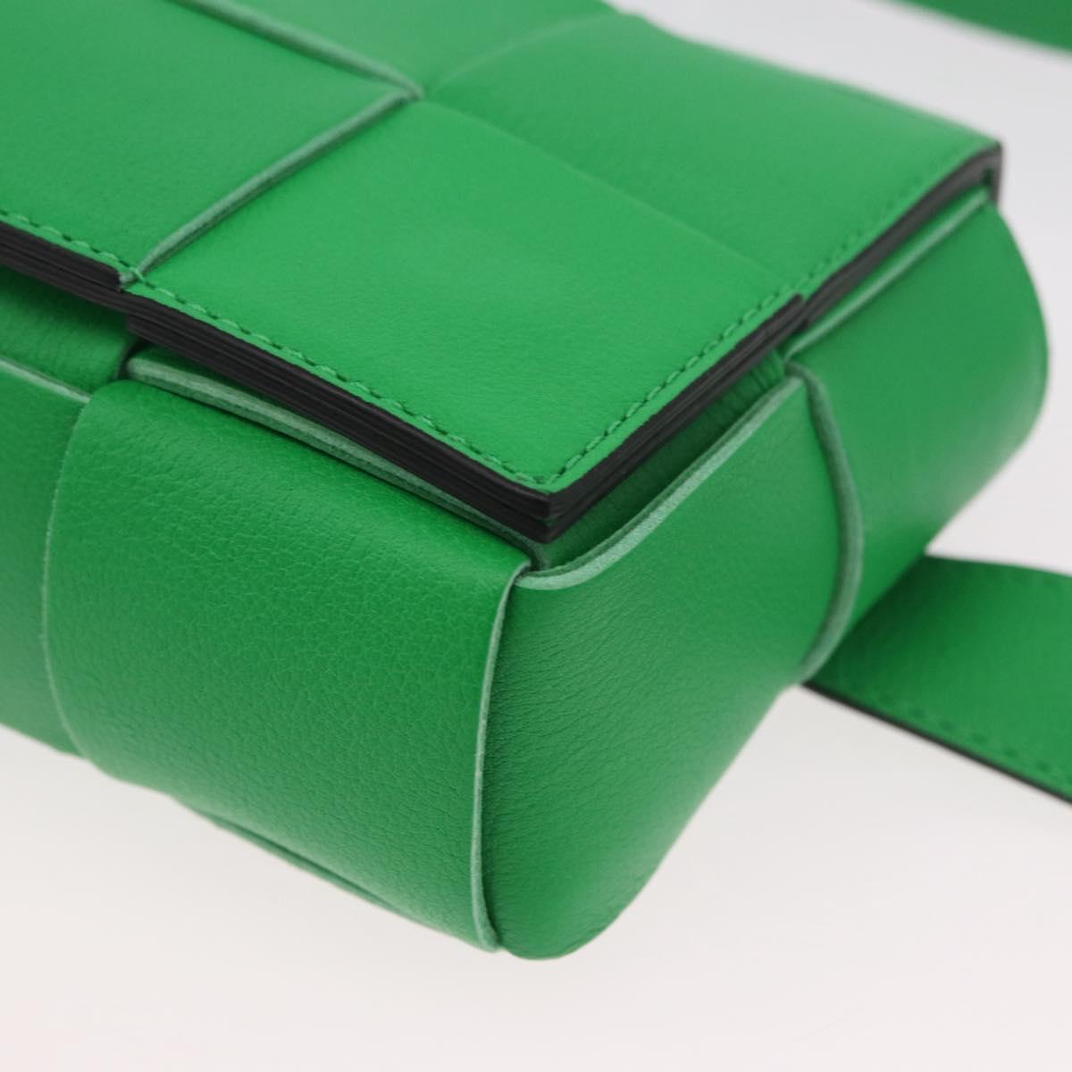 BOTTEGA VENETA MAXI INTRECCIATO Cassette Waist bag Leather Green Auth 189892M