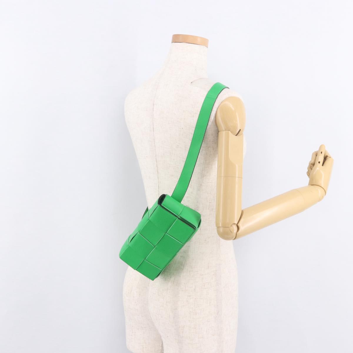 BOTTEGA VENETA MAXI INTRECCIATO Cassette Waist bag Leather Green Auth 189892M