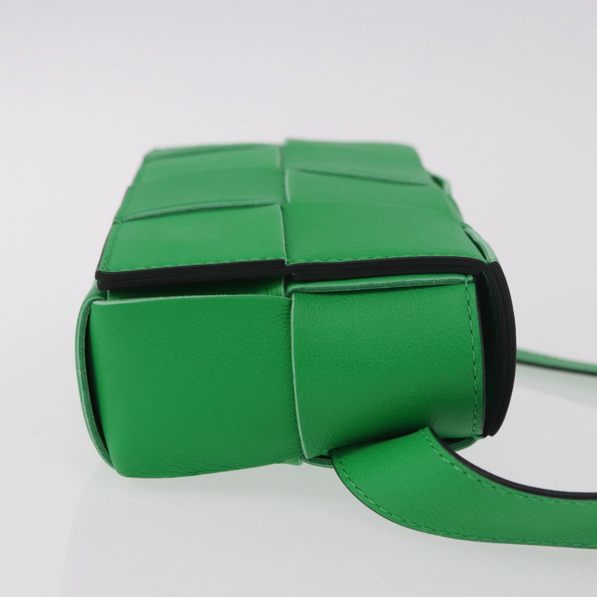 BOTTEGA VENETA MAXI INTRECCIATO Cassette Waist bag Leather Green Auth 189892M