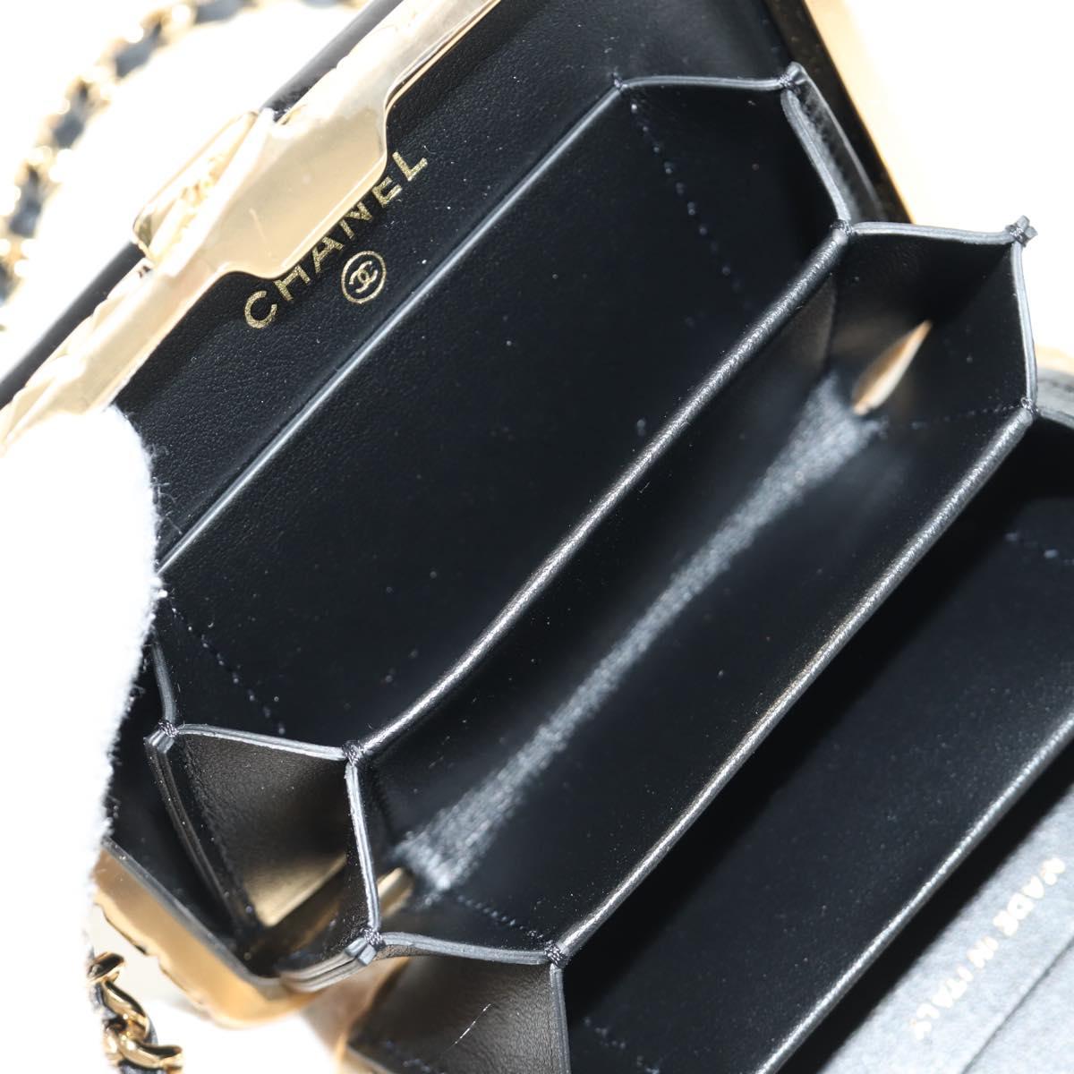 CHANEL Matelasse Chain Shoulder Pouch Patent leather Black CC Auth 190043SAM