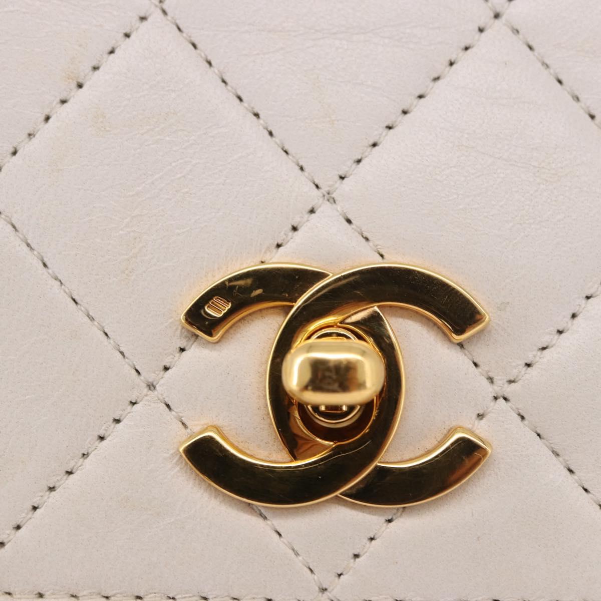 CHANEL Double Turn Lock Matelasse Chain Bag Lamb Skin White CC Auth 190079SAV