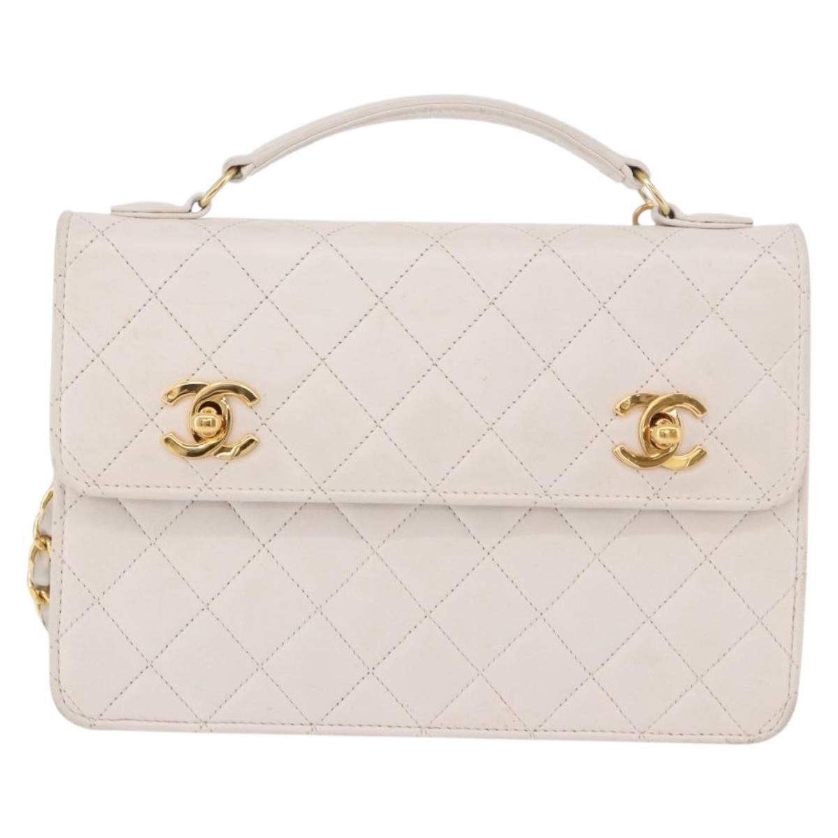 CHANEL Double Turn Lock Matelasse Chain Bag Lamb Skin White CC Auth 190079SAV