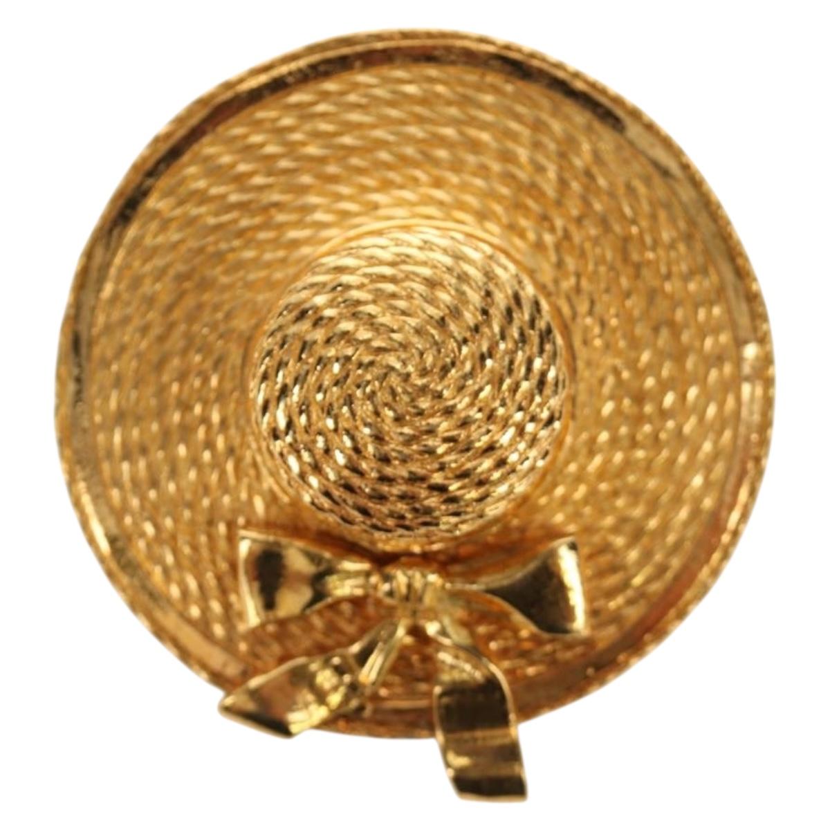 CHANEL Brooch metal Gold CC Auth 190426M