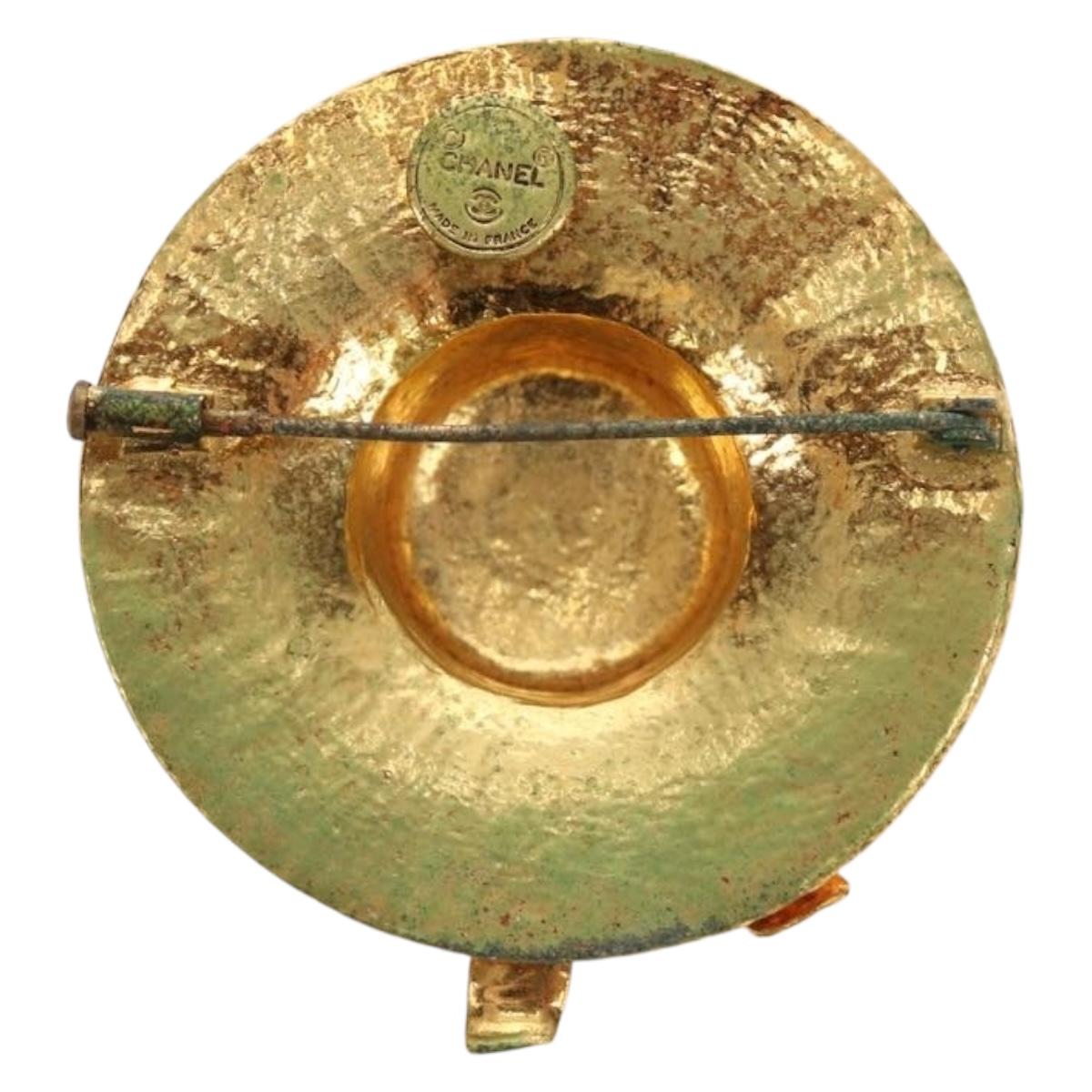 CHANEL Brooch metal Gold CC Auth 190426M