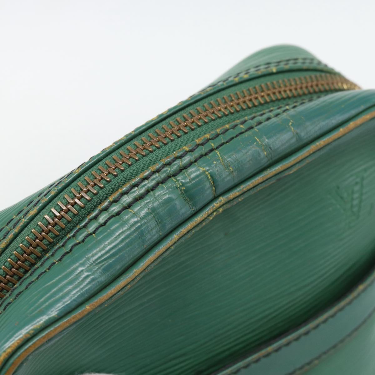 LOUIS VUITTON Epi Danube Shoulder Bag Green M45634 LV Auth 193584