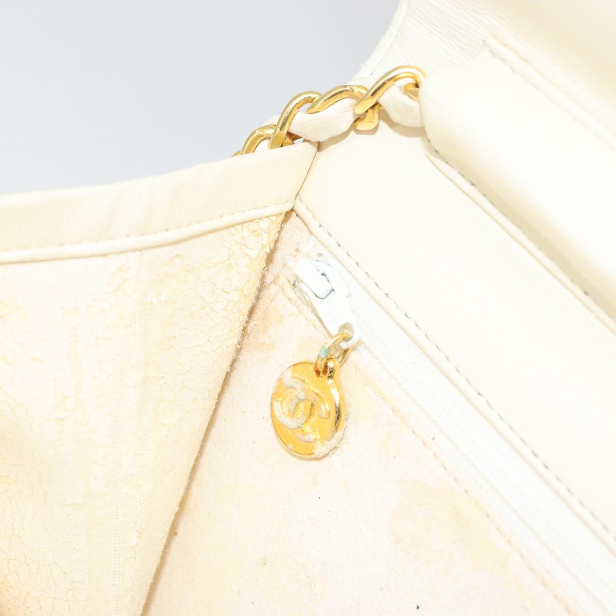 CHANEL Matelasse Chain Chain Shoulder Bag Lamb Skin White Gold CC Auth 194059