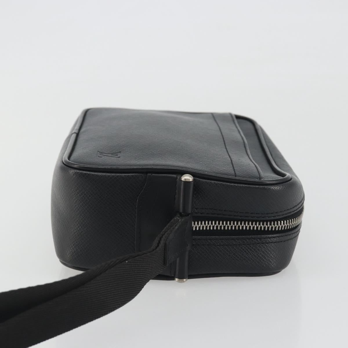 LOUIS VUITTON Taiga Karga Clutch Bag Ardoise M30812 LV Auth 194146A