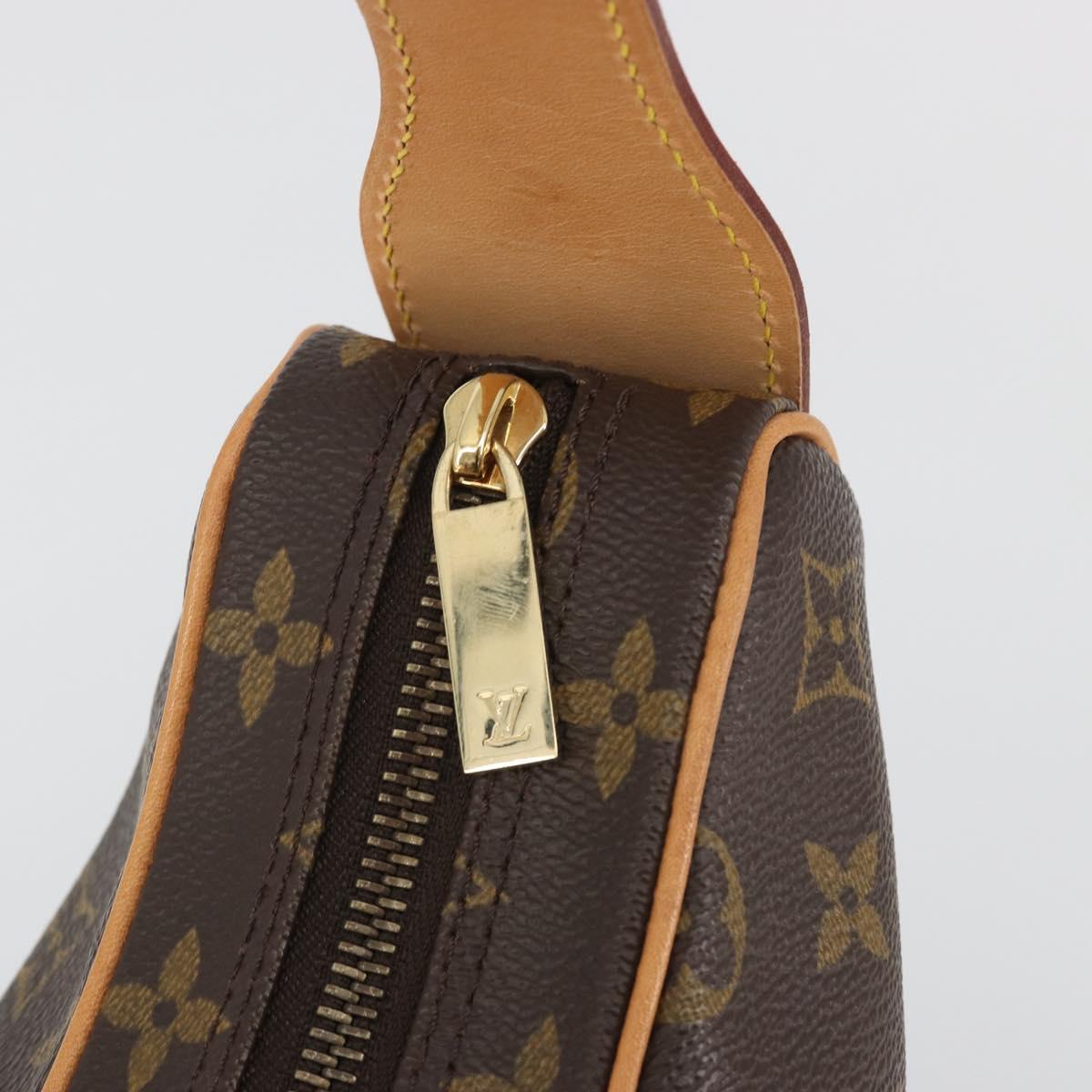 LOUIS VUITTON Monogram Croissant MM Shoulder Bag M51512 LV Auth 194753SAV