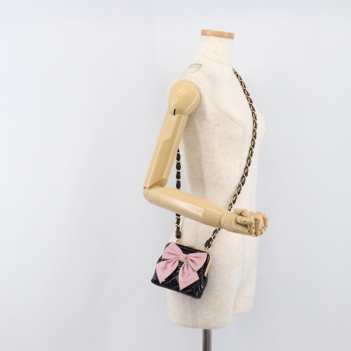 CHANEL Chain Matelasse Shoulder Bag Patent leather Black Gold CC Auth 195256M