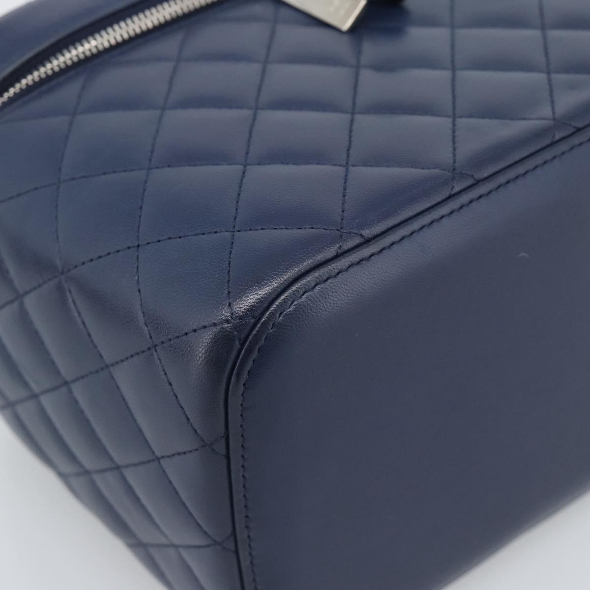 CHANEL Matelasse Vanity Cosmetic Pouch Lamb Skin Navy Silver CC Auth 196046A