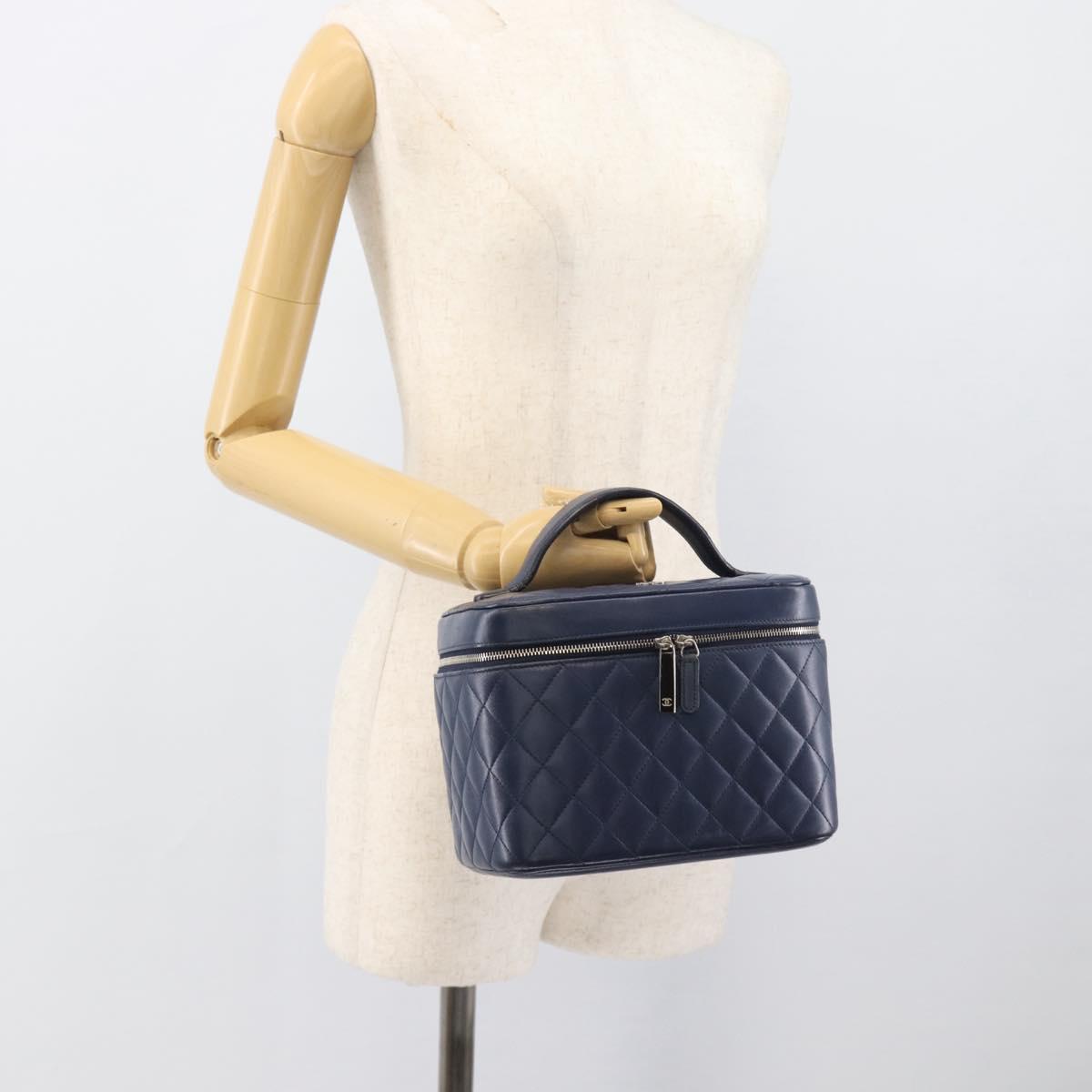 CHANEL Matelasse Vanity Cosmetic Pouch Lamb Skin Navy Silver CC Auth 196046A