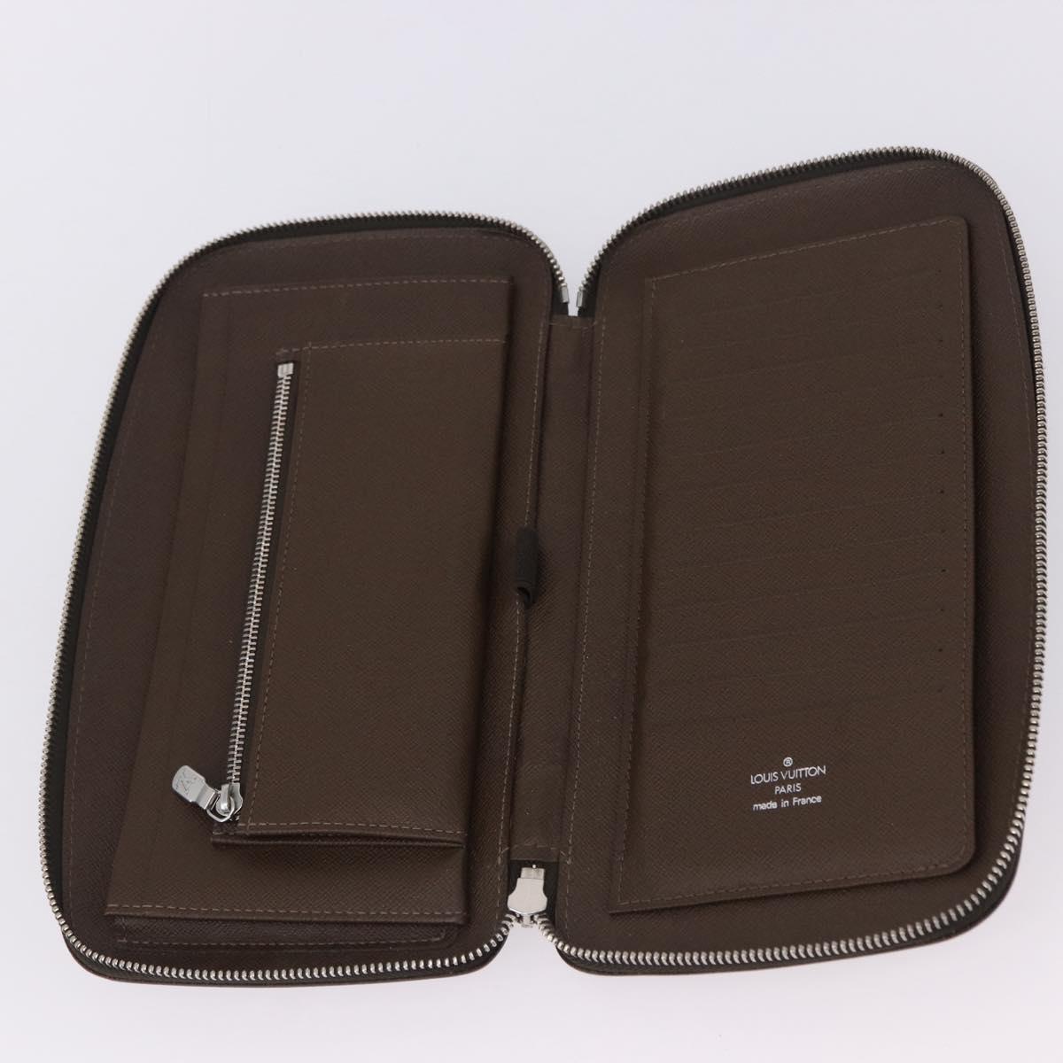 LOUIS VUITTON Taiga Organizer Atoll Travel Case Grizzly M30658 LV Auth 196305