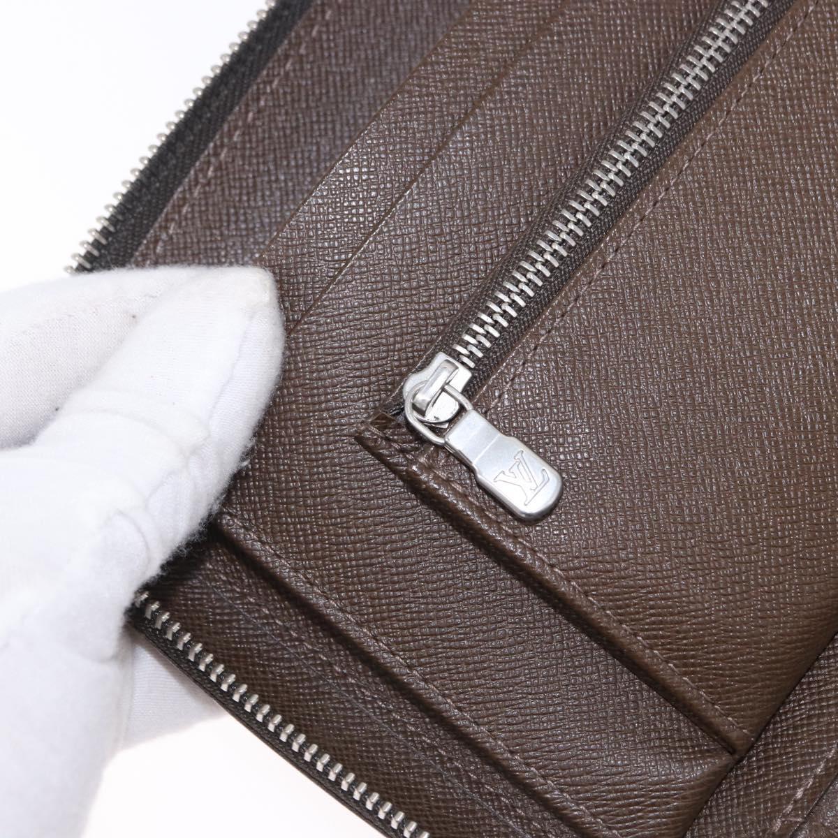 LOUIS VUITTON Taiga Organizer Atoll Travel Case Grizzly M30658 LV Auth 196305