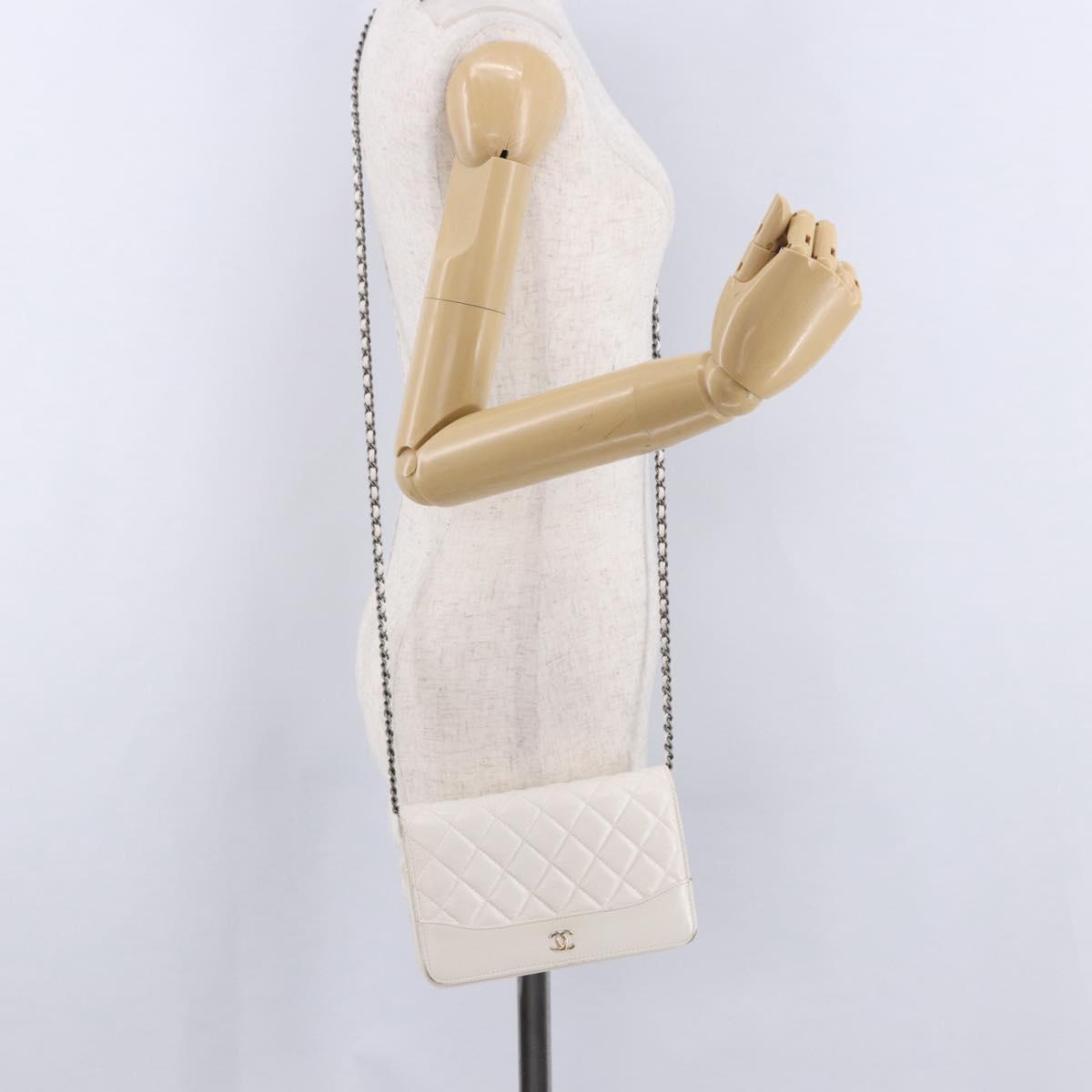CHANEL Matelasse Chain Chain Shoulder Wallet Lamb Skin White CC Auth 197718V