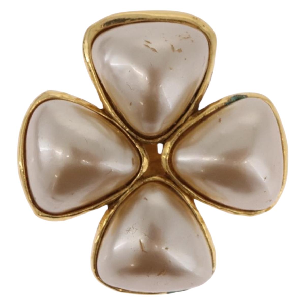 CHANEL Pearl Earring Metal Gold Tone CC Auth 197929