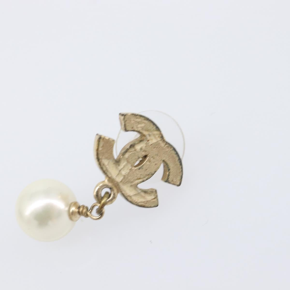 CHANEL Pierce metal Gold Tone CC Auth 198821