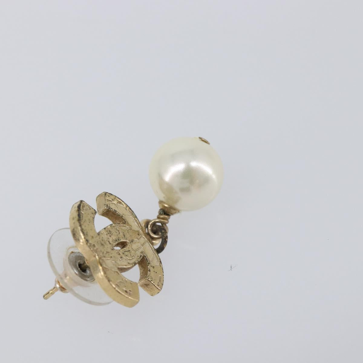 CHANEL Pierce metal Gold Tone CC Auth 198821