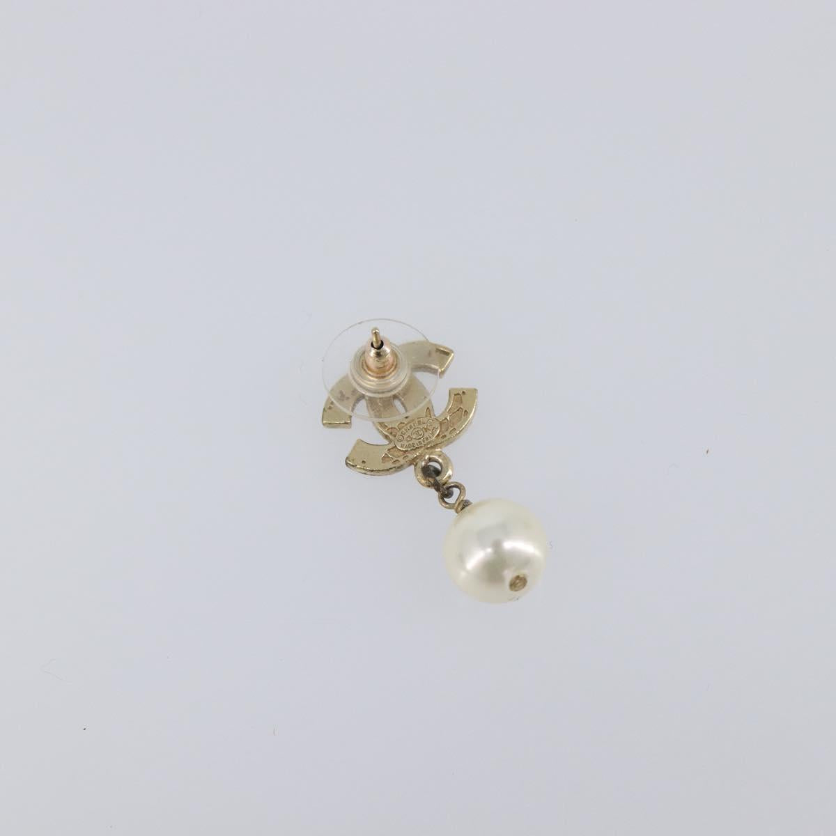 CHANEL Pierce metal Gold Tone CC Auth 198821