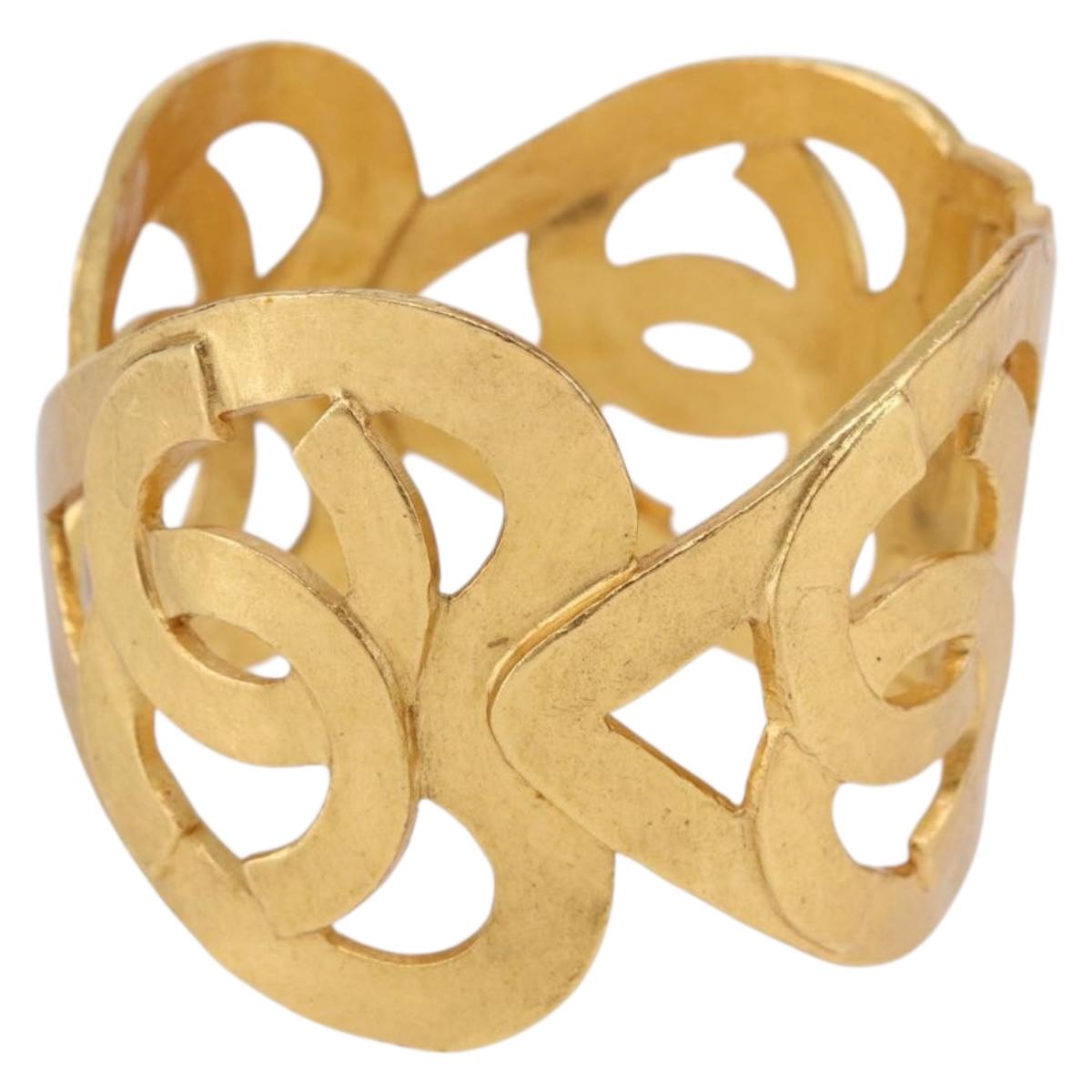 CHANEL Bangle COCO Mark Heart Bracelet metal Gold Tone CC Auth 198853V