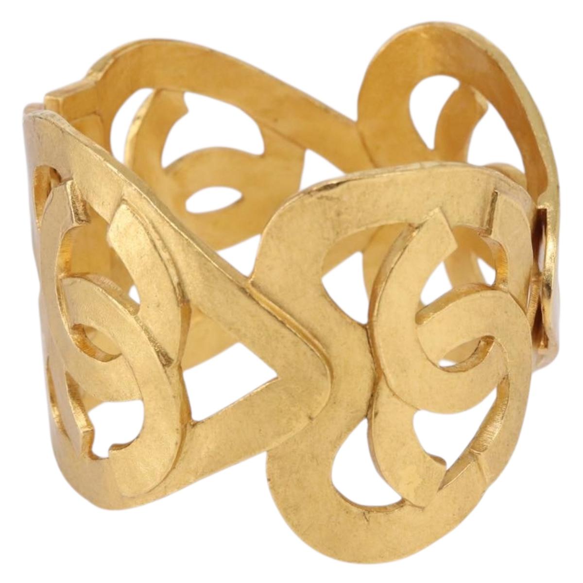 CHANEL Bangle COCO Mark Heart Bracelet metal Gold Tone CC Auth 198853V