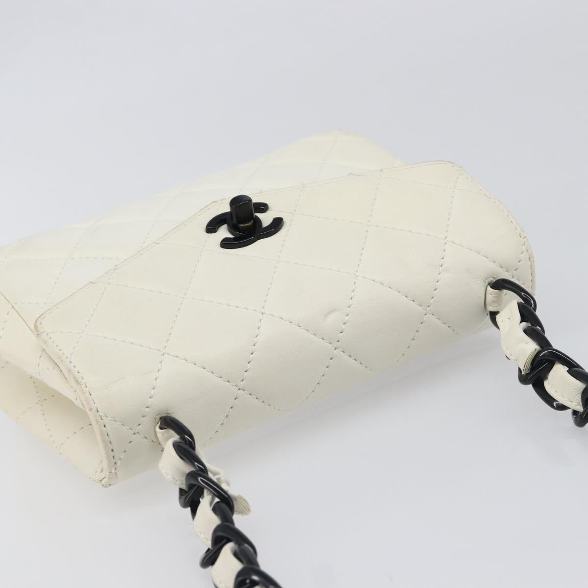 CHANEL Matelasse Chain Shoulder Bag Lamb Skin White Black CC Auth 199038