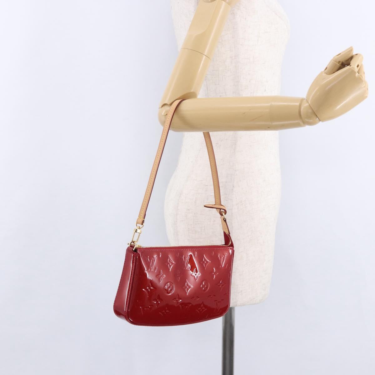 LOUIS VUITTON Monogram Vernis Pochette Accessoires Rouge Grunadine Auth 199154V