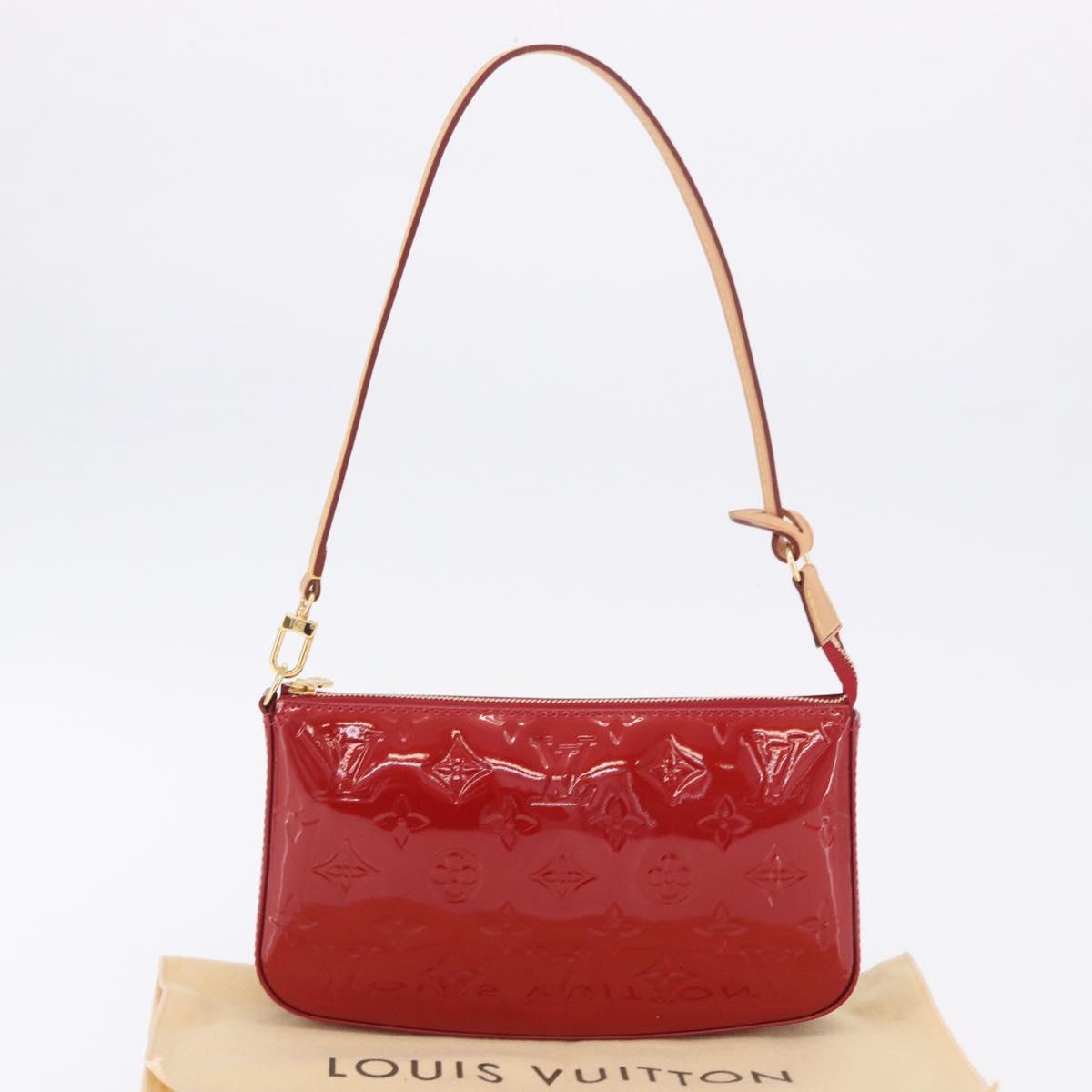 LOUIS VUITTON Monogram Vernis Pochette Accessoires Rouge Grunadine Auth 199154V