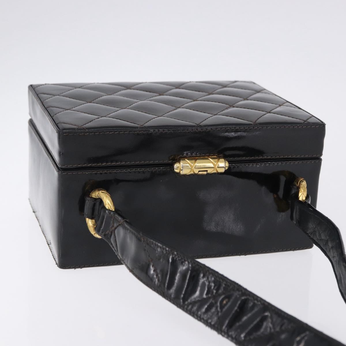 CHANEL Matelasse Shoulder Bag Patent Leather Black Gold CC Auth 203247