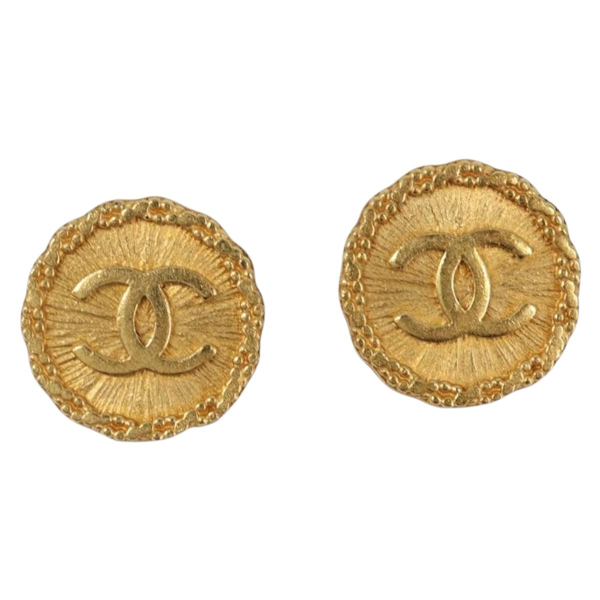 CHANEL Earring Metal Gold Tone CC Auth 204667V