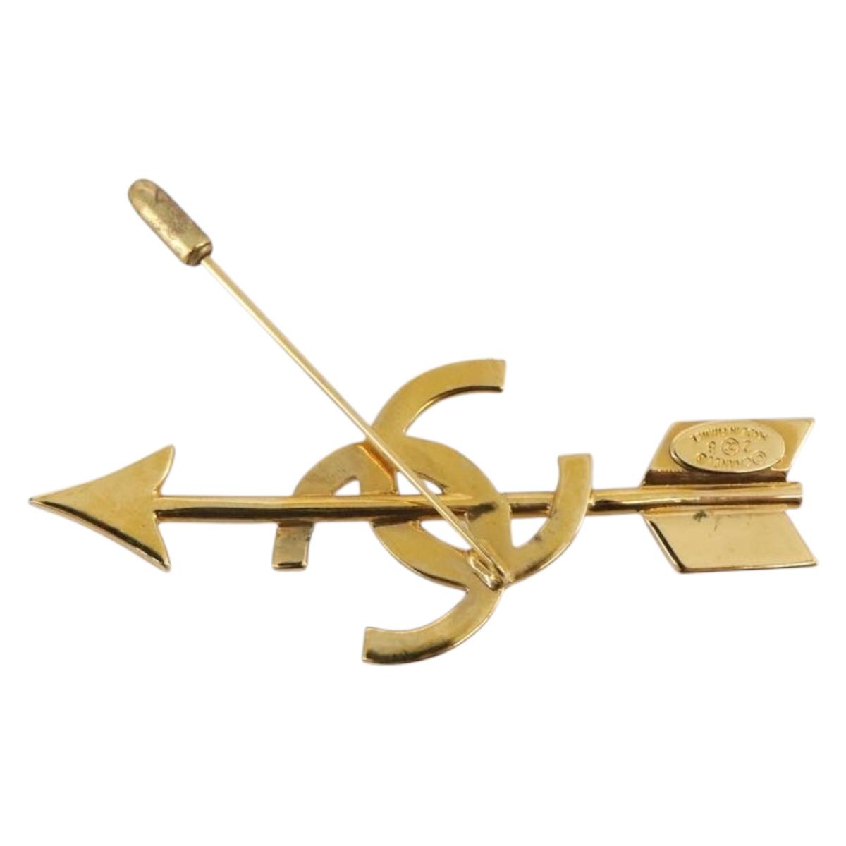 CHANEL COCO Mark Brooch Metal Gold Tone CC Auth 205891M