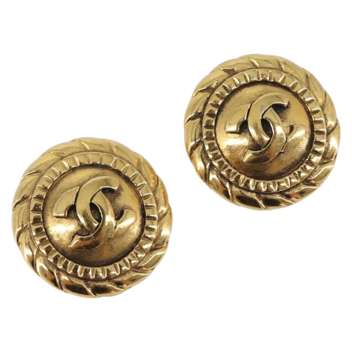 CHANEL Earring Metal Gold CC Auth 207272