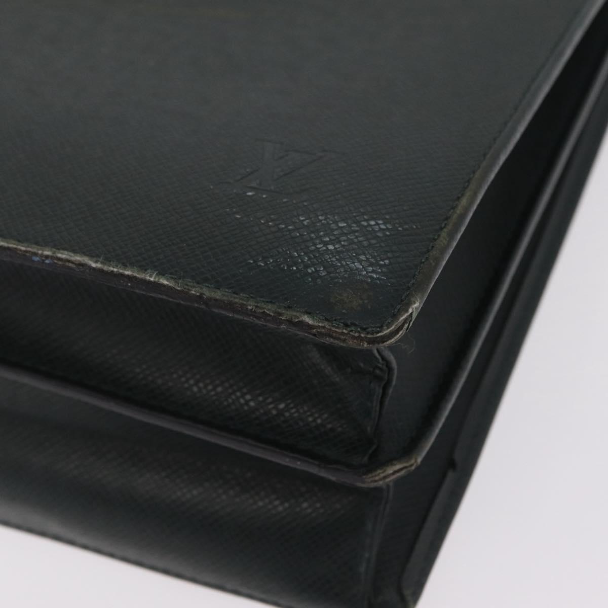 LOUIS VUITTON Taiga Serviette Moskova Business Bag Epicea M30034 LV Auth 207893