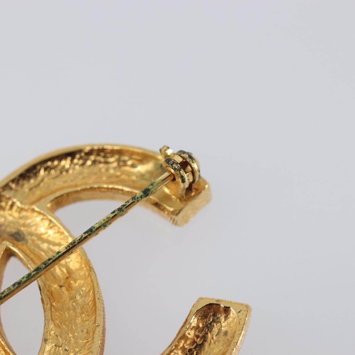 CHANEL Brooch metal Gold CC Auth 208721M