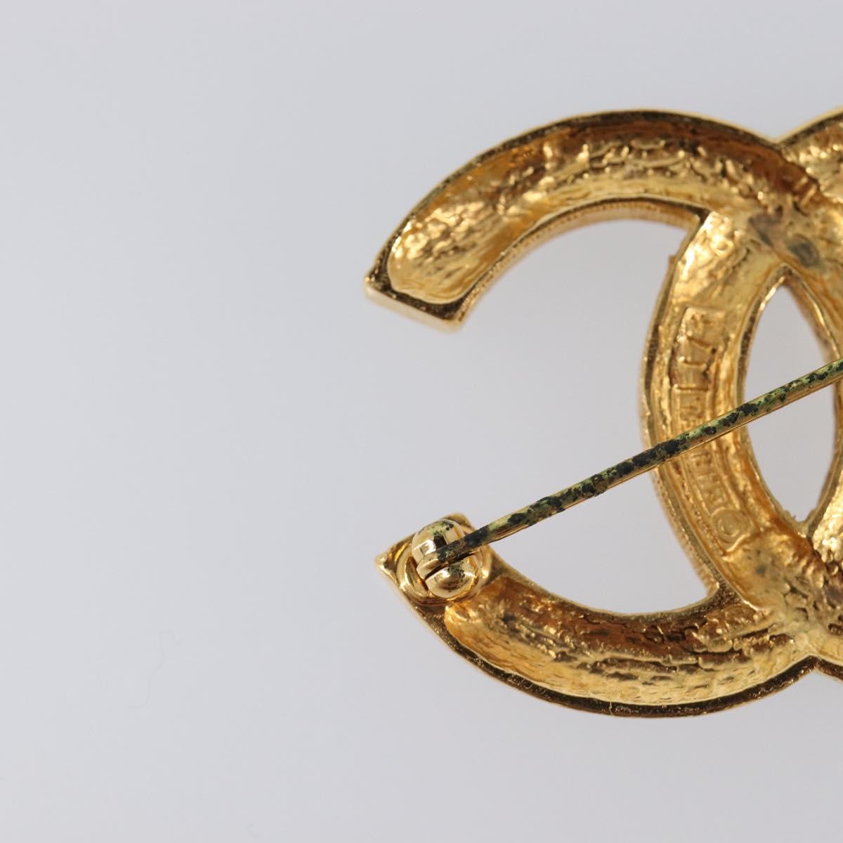 CHANEL Brooch metal Gold CC Auth 208721M