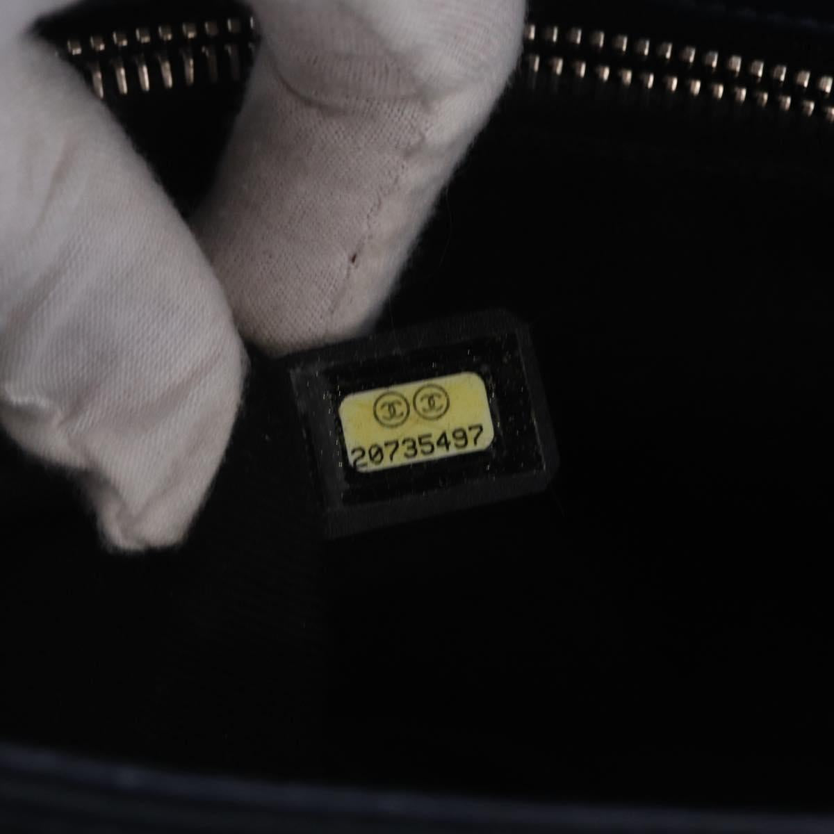 CHANEL Matelasse Chain Shoulder Bag Patent Navy Silver CC Auth 209580A