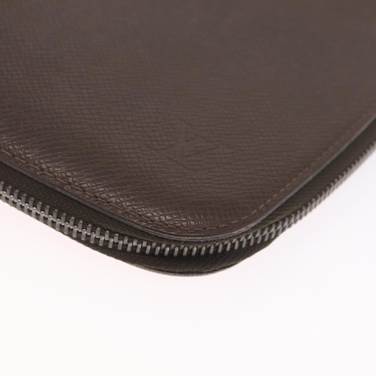 LOUIS VUITTON Taiga Organizer Atoll Travel Case Grizzly M30658 LV Auth 210856