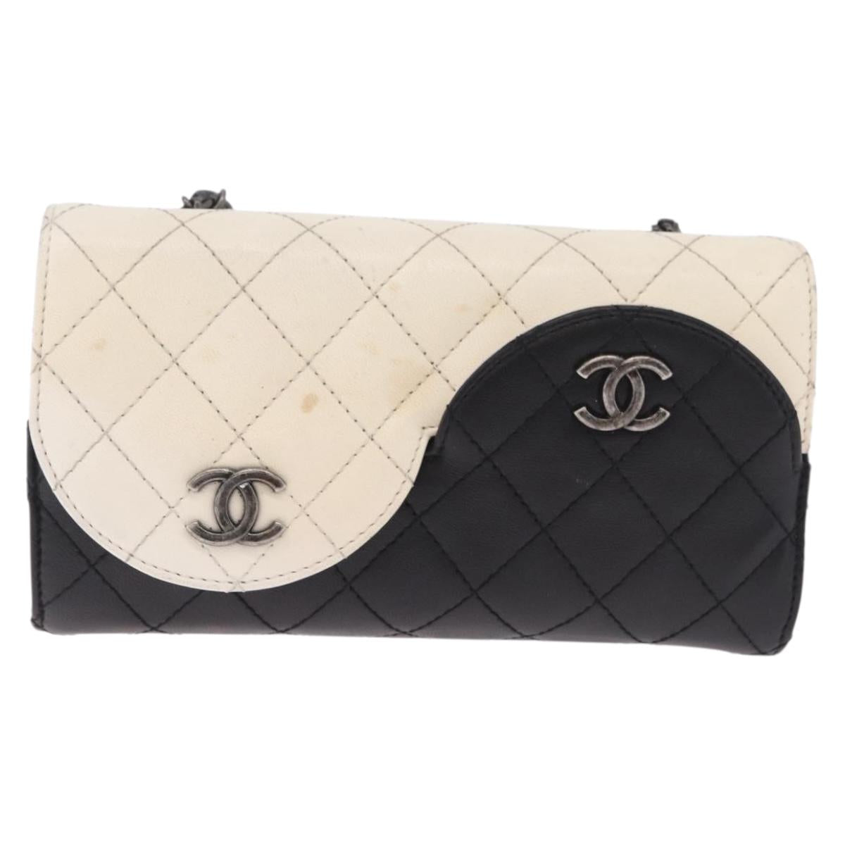 CHANEL Matelasse Chain Shoulder Bag Lamb Skin White Black CC Auth 211337A