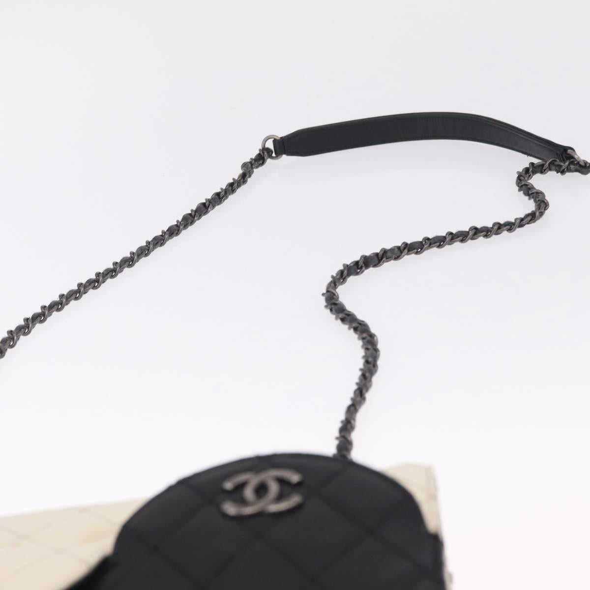 CHANEL Matelasse Chain Shoulder Bag Lamb Skin White Black CC Auth 211337A