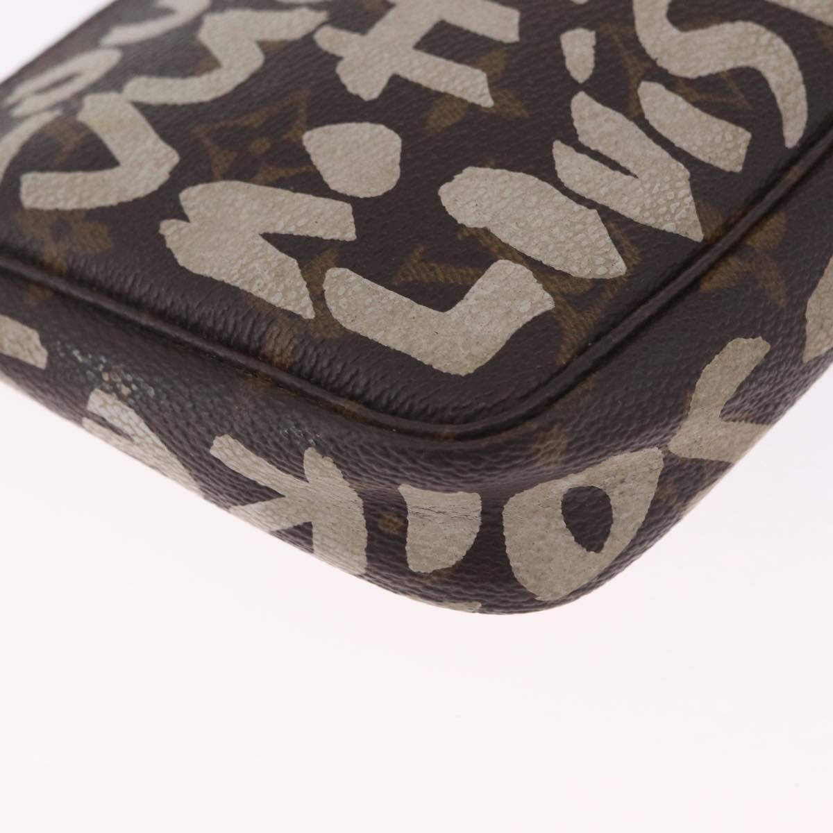 LOUIS VUITTON Graffiti Pochette Accessoires Pouch White M92192 LV Auth 212118