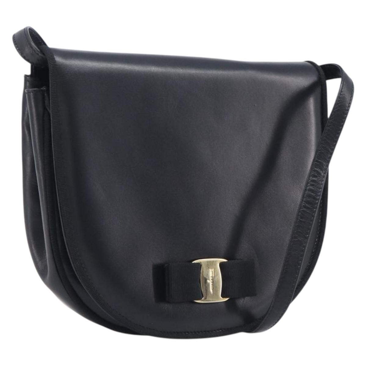 Salvatore Ferragamo Vala Shoulder Bag Leather Black Gold Auth 213457A